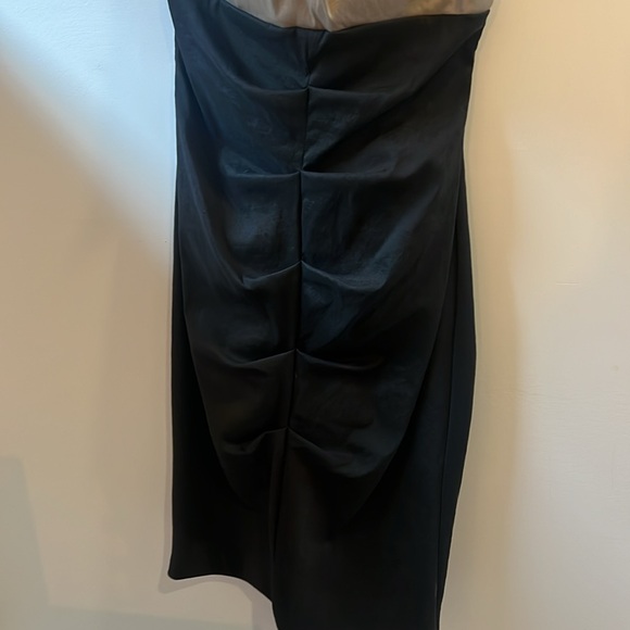 One shoulder, knee length, body con cocktail dress - Picture 3 of 4